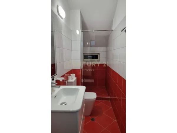 Tirane, jepet me qera hotel Kati 4, 650 m² 6.000 € (Kombinat)