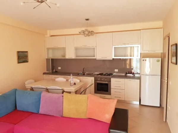 Tirane, jepet me qera apartament 2+1+Aneks+Ballkon Kati 5, 94 m² 700 € (rruga e barrikadave)