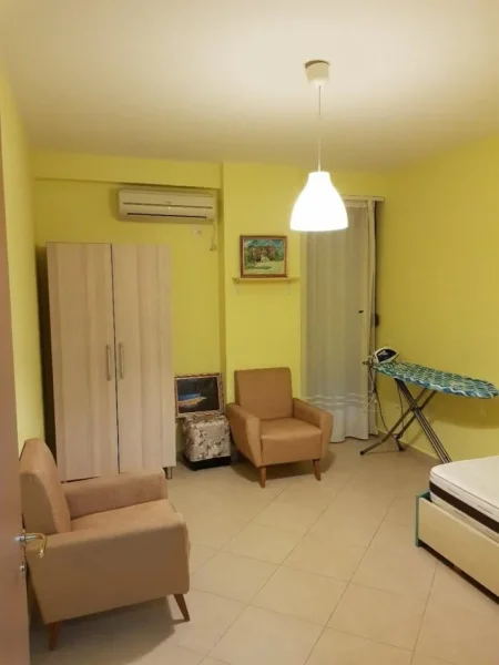 Tirane, jepet me qera apartament 2+1+Aneks+Ballkon Kati 5, 94 m² 700 € (rruga e barrikadave)