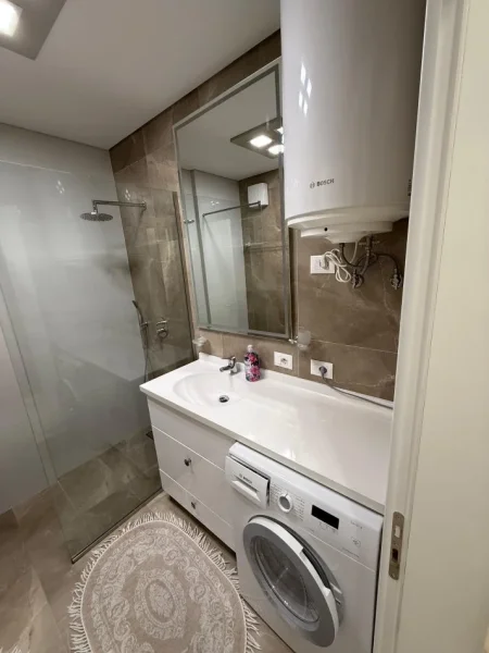 Tirane, jepet me qera apartament 2+1+Ballkon Kati 4, 125 m² 1.200 € (Parku Olimpik)