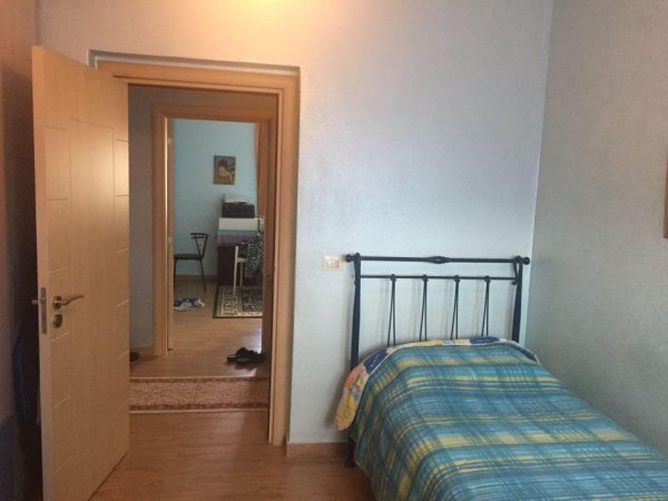 Tirane, jepet me qera vetem 1 dhome Kati 3, 25 m² 200 € (INXHINJERIA E NDERTIMIT)