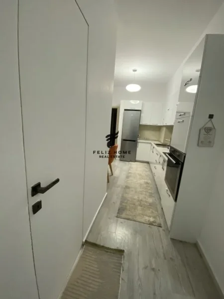 Tirane, jepet me qera apartament 2+1 Kati 3, 180 m² 750 € (PAZARI I RI)