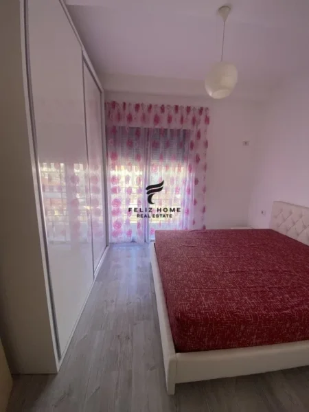 Tirane, jepet me qera apartament 2+1 Kati 3, 180 m² 750 € (PAZARI I RI)