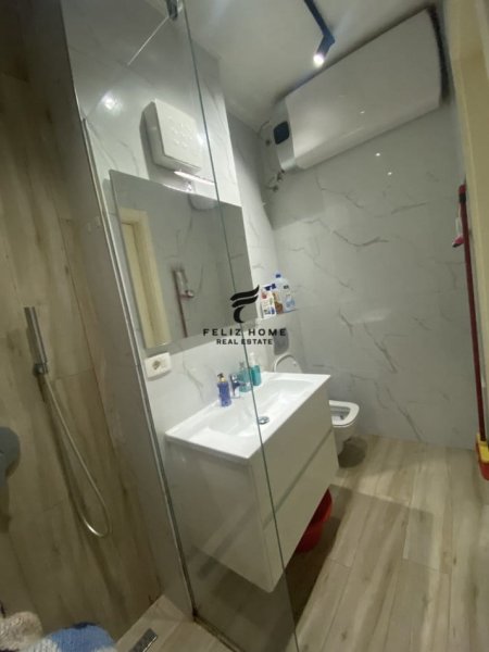 Tirane, jepet me qera apartament 2+1 Kati 3, 180 m² 750 € (PAZARI I RI)