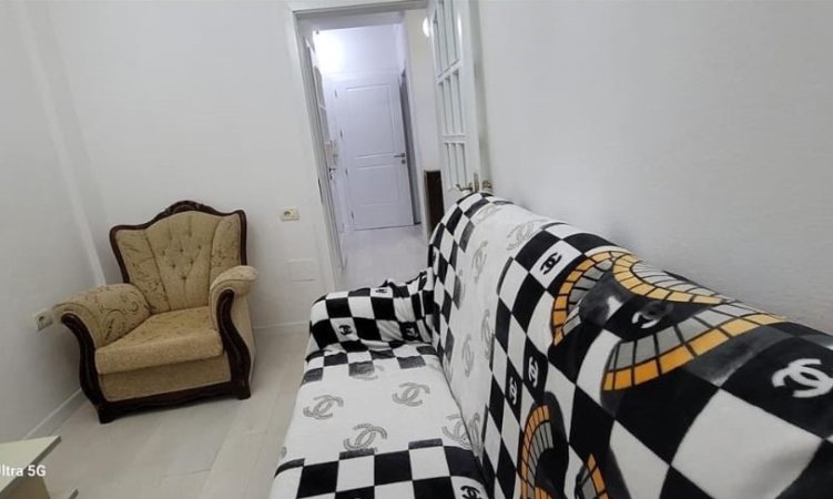 Tirane, jepet me qera shtepi 1+1 Kati 2, 75 m² 400 € (Rruga e Kavajes)