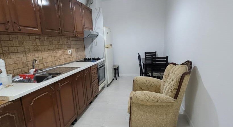 Tirane, jepet me qera shtepi 1+1 Kati 2, 75 m² 400 € (Rruga e Kavajes)