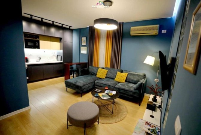 Tirane, jepet me qera apartament 2+1+Ballkon Kati 2, 80 m² 1.000 € (shallvaret)