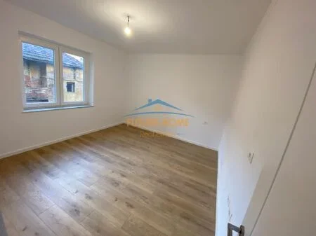 Tirane, shitet apartament 2+1+Ballkon Kati 2, 83 m² 185.000 € (RRUGA DURRESIT)
