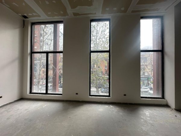 Tirane, jepet me qera ambjent biznesi Kati 1, 114 m² 1.400 € (Garden Building)