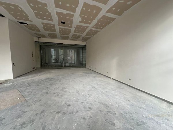 Tirane, jepet me qera ambjent biznesi Kati 1, 114 m² 1.400 € (Garden Building)