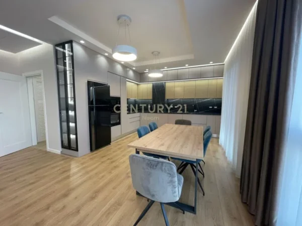 Tirane, jepet me qera apartament 3+1+Aneks+Ballkon Kati 2, 165 m² 1.600 € (LIQENI I THATE)
