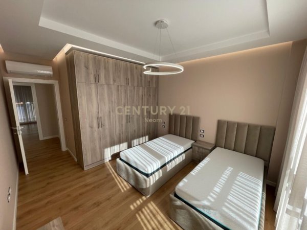 Tirane, jepet me qera apartament 3+1+Aneks+Ballkon Kati 2, 165 m² 1.600 € (LIQENI I THATE)