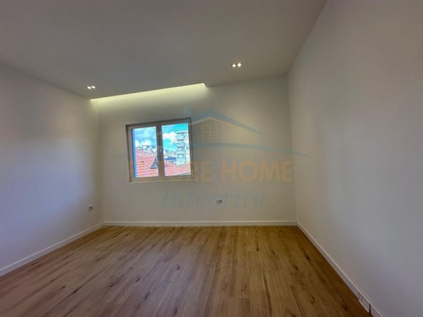 Shqiperi, shitet apartament 1+1+Ballkon Kati 3, 90 m² 180.000 € (Blloku i Vilave Selite)
