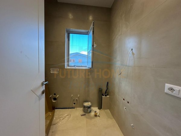 Shqiperi, shitet apartament 1+1+Ballkon Kati 3, 90 m² 180.000 € (Blloku i Vilave Selite)