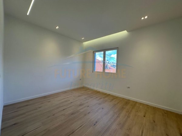 Shqiperi, shitet apartament 1+1+Ballkon Kati 3, 90 m² 180.000 € (Blloku i Vilave Selite)