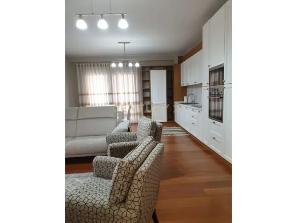 Tirane, jepet me qera apartament 3+1+Aneks+Ballkon Kati 4, 110 m² 1.100 € (Liqeni i Tiranes)