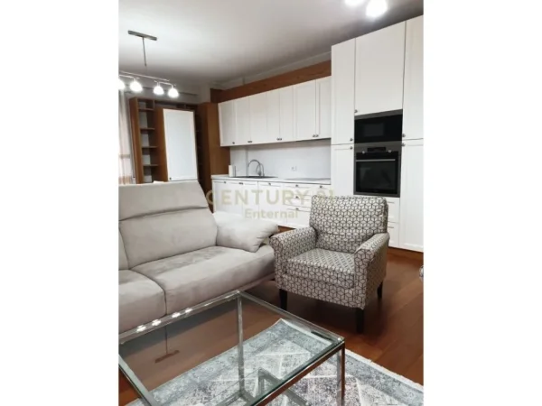 Tirane, jepet me qera apartament 3+1+Aneks+Ballkon Kati 4, 110 m² 1.100 € (Liqeni i Tiranes)