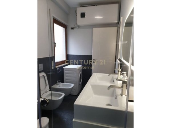 Tirane, jepet me qera apartament 3+1+Aneks+Ballkon Kati 4, 110 m² 1.100 € (Liqeni i Tiranes)
