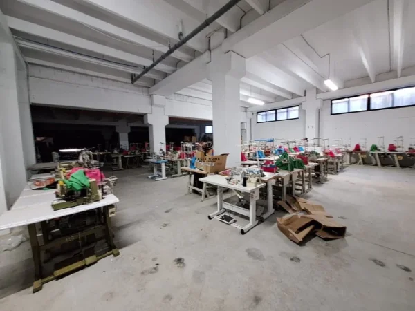 Tirane, jepet me qera magazine Kati -1, 1.200 m² 3.000 € (KAMEZ)