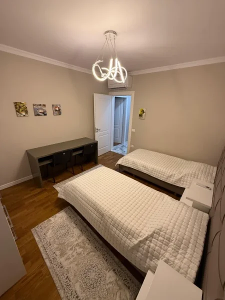 Tirane, jepet me qera apartament 2+1+Ballkon Kati 6, 125 m² 1.200 € (Komuna e Parisit)