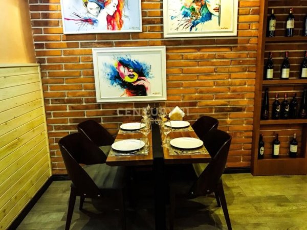 Tirane, jepet me qera ambjent biznesi Kati 1, 157 m² 2.000 € (ZOGU I ZI)