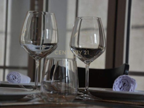 Tirane, jepet me qera ambjent biznesi Kati 1, 157 m² 2.000 € (ZOGU I ZI)