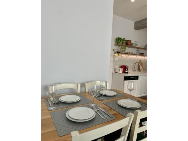 Tirane, jepet me qera apartament 2+1+Aneks+Ballkon Kati 3, 85 m² 750 € (HOTEL HILTON)