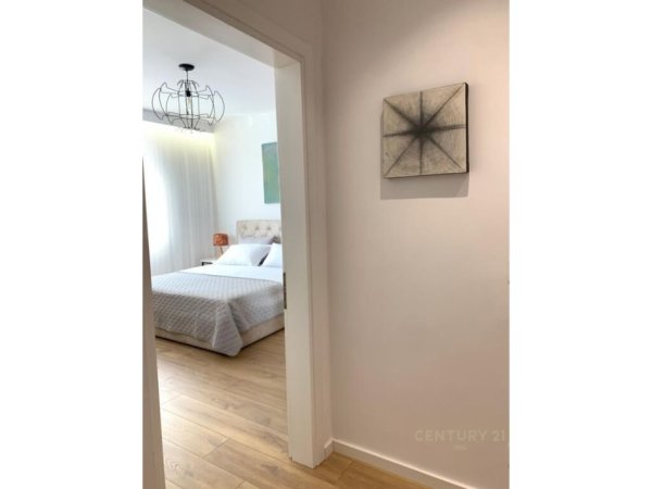 Tirane, jepet me qera apartament 2+1+Aneks+Ballkon Kati 3, 85 m² 750 € (HOTEL HILTON)