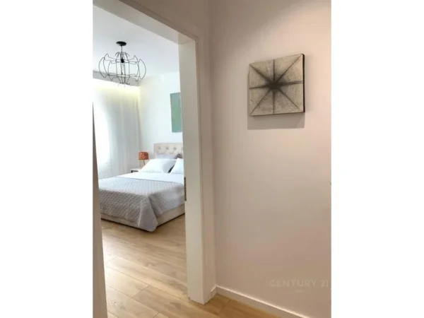 Tirane, jepet me qera apartament 2+1+Aneks+Ballkon Kati 3, 85 m² 750 € (HOTEL HILTON)