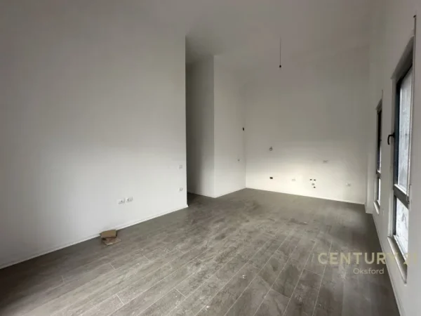 Tirane, shes apartament 2+1+Aneks+Ballkon Kati 1, 103 m² 180.000 € (Porcelan)