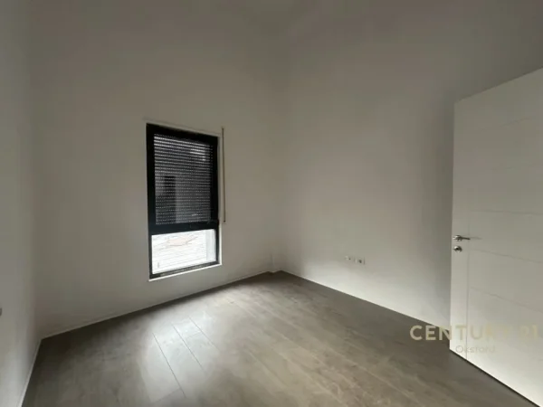 Tirane, shes apartament 2+1+Aneks+Ballkon Kati 1, 103 m² 180.000 € (Porcelan)