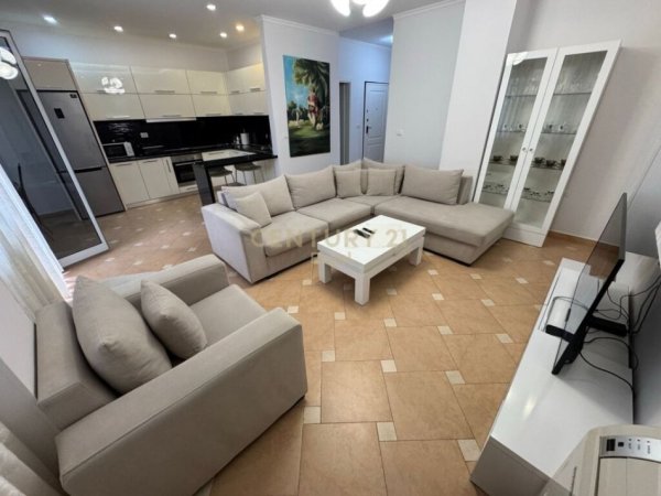 Tirane, jepet me qera apartament 2+1+Aneks+Ballkon Kati 4, 157 m² 1.000 € (KOMPLEKSI HALILI)
