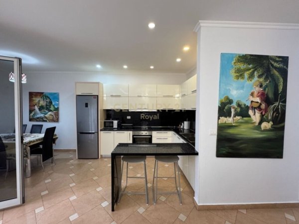 Tirane, jepet me qera apartament 2+1+Aneks+Ballkon Kati 4, 157 m² 1.000 € (KOMPLEKSI HALILI)