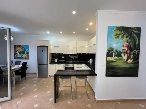 Tirane, jepet me qera apartament 2+1+Aneks+Ballkon Kati 4, 157 m² 1.000 € (KOMPLEKSI HALILI)