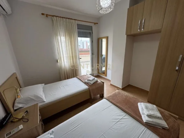 Tirane, jepet me qera apartament 2+1+Aneks+Ballkon Kati 4, 157 m² 1.000 € (KOMPLEKSI HALILI)