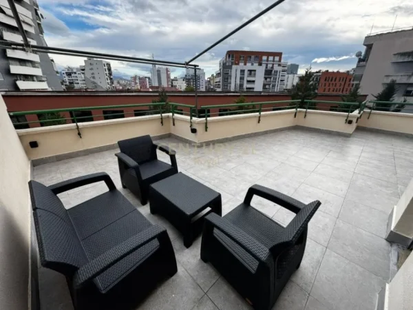 Tirane, jepet me qera apartament 2+1+Aneks+Ballkon Kati 4, 157 m² 1.000 € (KOMPLEKSI HALILI)