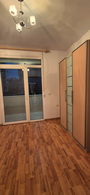 Tirane, jepet me qera zyre Kati 3, 126 m² 1.200 € (Ish-Ekspozita)