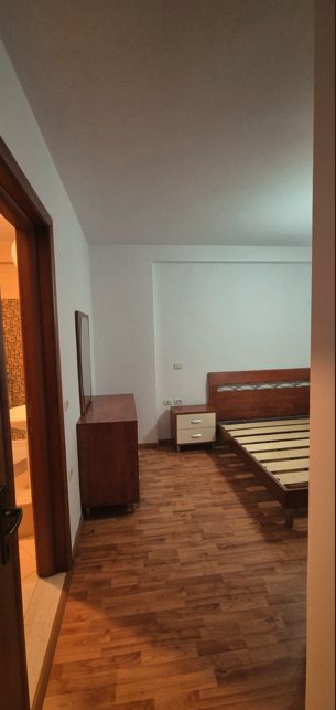 Tirane, jepet me qera zyre Kati 3, 126 m² 1.200 € (Ish-Ekspozita)