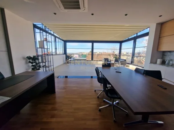 Tirane, jepet me qera ambjent biznesi Kati 4, 1.100 m² 10.000 € (SAUK I RI)