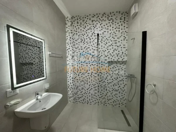 Tirane, jepet me qera apartament 2+1+Ballkon Kati 3, 110 m² 1.400 € (KOMPLEKSI DELIJORGJI)