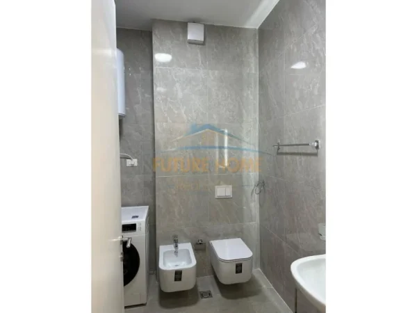 Tirane, jepet me qera apartament 2+1+Ballkon Kati 3, 110 m² 1.400 € (KOMPLEKSI DELIJORGJI)