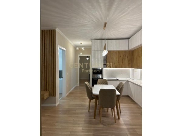 Tirane, jepet me qera apartament 2+1+Aneks+Ballkon Kati 3, 134 m² 1.300 € (DELIJORGJI)