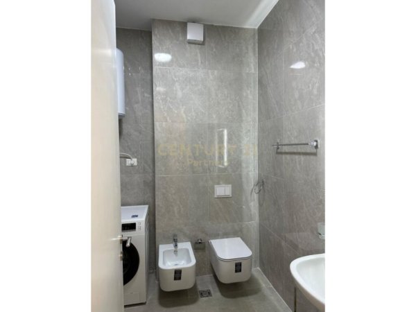 Tirane, jepet me qera apartament 2+1+Aneks+Ballkon Kati 3, 134 m² 1.300 € (DELIJORGJI)