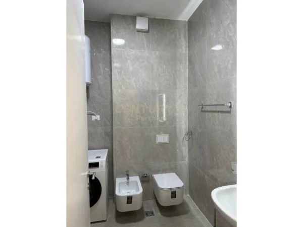 Tirane, jepet me qera apartament 2+1+Aneks+Ballkon Kati 3, 134 m² 1.300 € (DELIJORGJI)