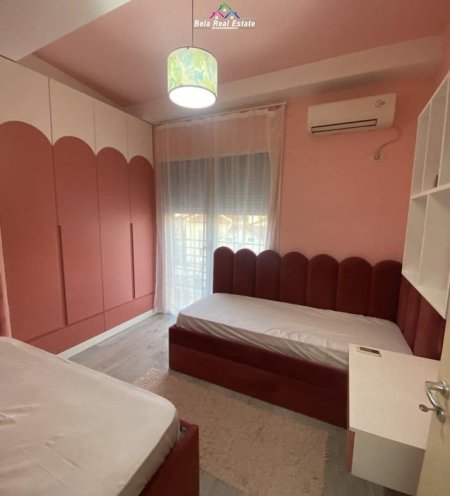 Tirane, jepet me qera apartament 2+1 , 86 m² 700 € (pazari i ri)