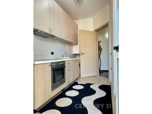 Tirane, jepet me qera apartament 1+1+Aneks+Ballkon Kati 9, 78 m² 550 € (Rruga Kavajes)