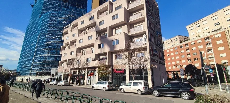 Tirane, jepet me qera Kati 1, 82 m² 950 € (Qender)