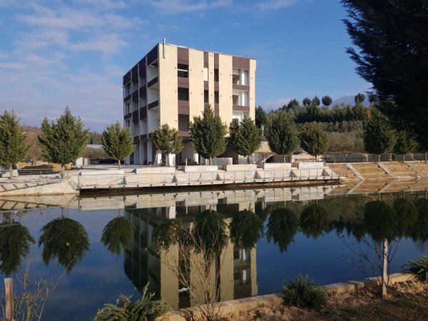 Tirane, shitet Hotel  prane Teg , 1290 m2 nderim, liqen privat. (Daias)