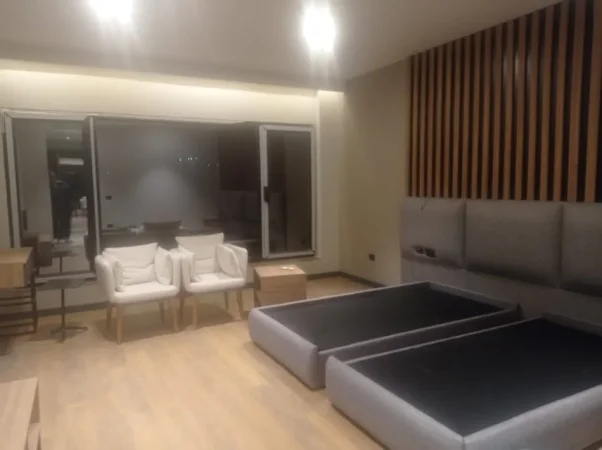 Tirane, shitet Hotel  prane Teg , 1290 m2 nderim, liqen privat. (Daias)