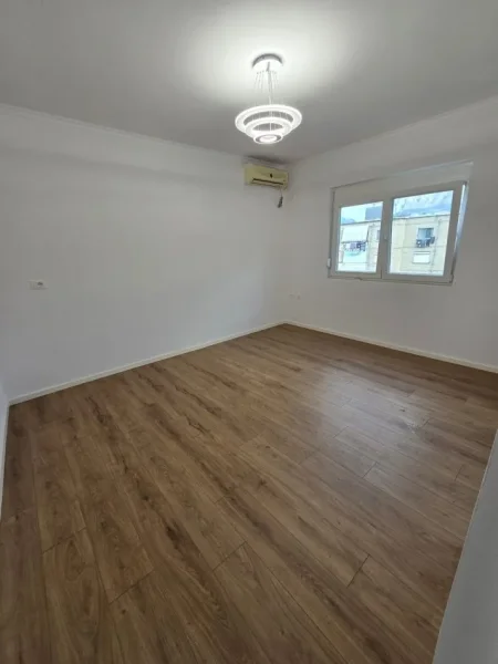 Tirane, shitet apartament 1+1 Kati 5, 52 m² 79.000 € (Ali Demi)